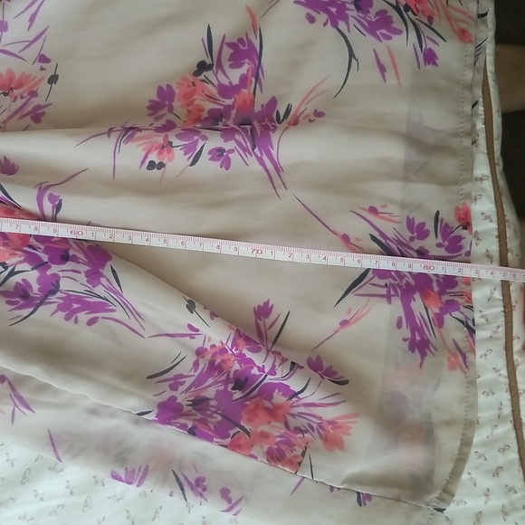 Floral Chiffon Cuffed Short Sleeve V Neck Dress - Picture 5 of 8